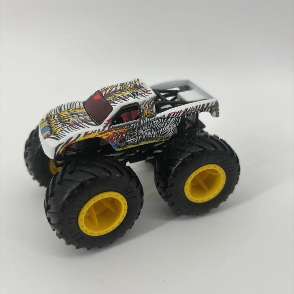 HOT‎ WHEELS MONSTER JAM TRUCK WILD STREAK ZEBRA 1:64 SCALE BLACK WHITE